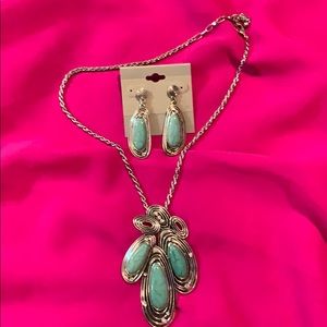 Fashion necklace and earring set